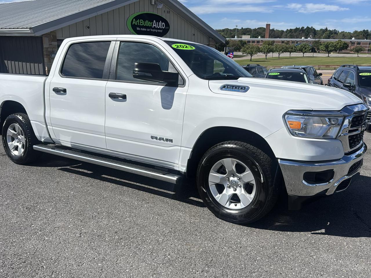 RAM 1500 Big Horn 4x4 Crew Cab 5'7" Box 2023
