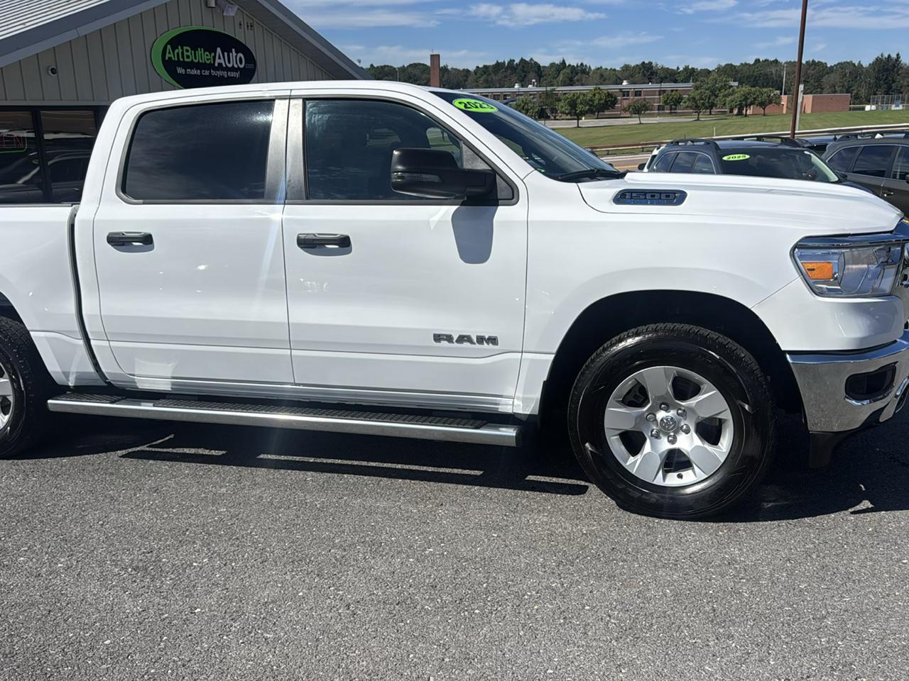 RAM 1500 Big Horn 4x4 Crew Cab 5'7" Box 2023