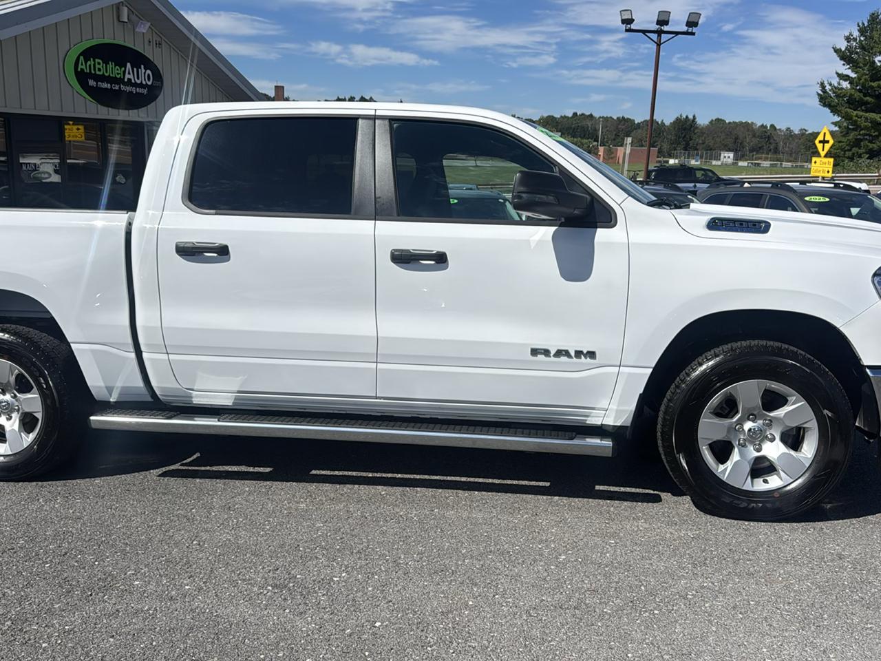 RAM 1500 Big Horn 4x4 Crew Cab 5'7" Box 2023