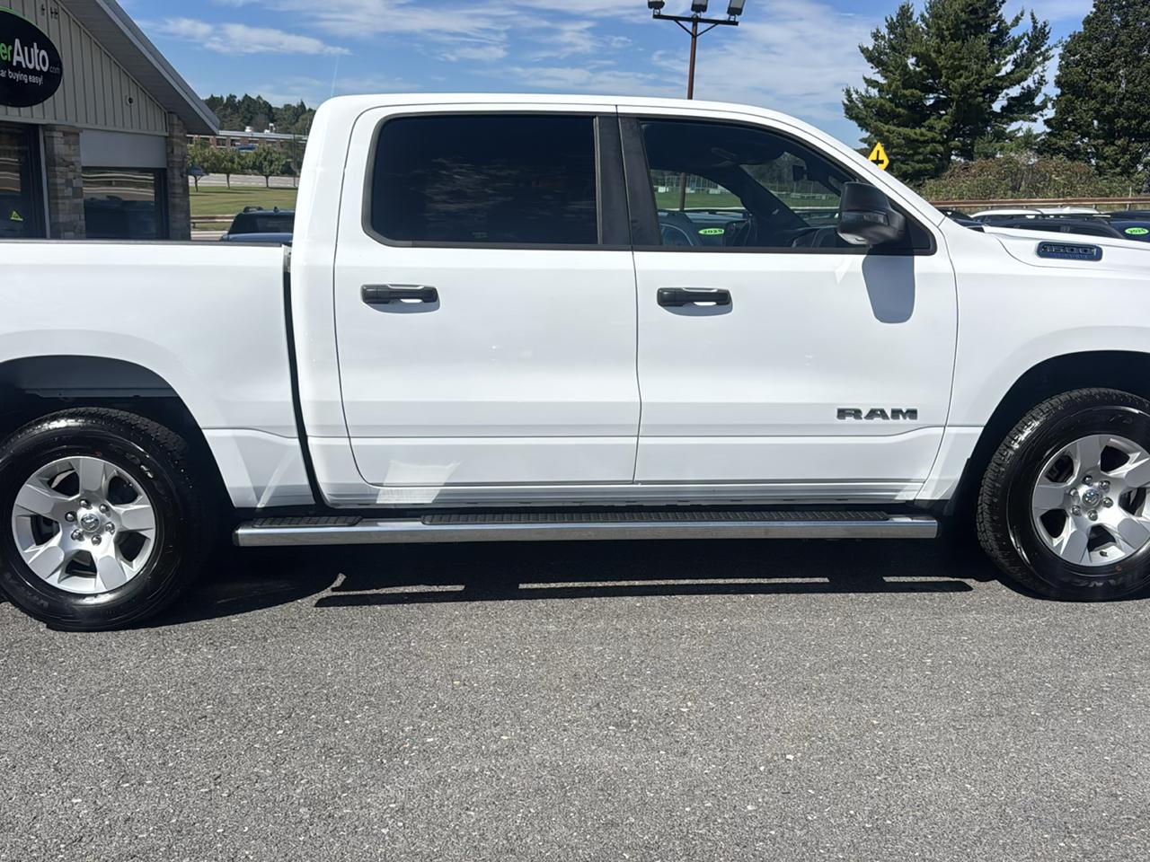 RAM 1500 Big Horn 4x4 Crew Cab 5'7" Box 2023