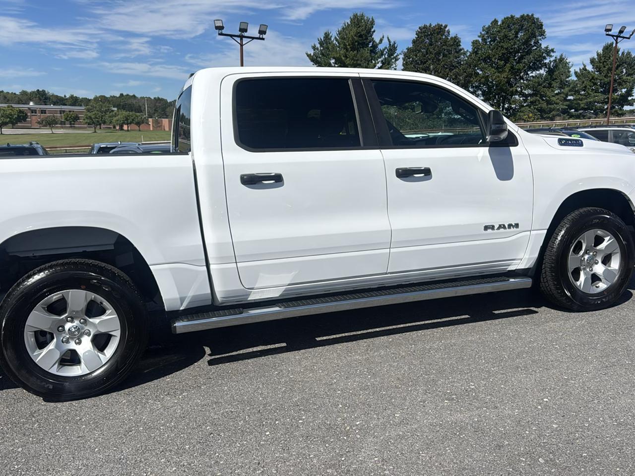 RAM 1500 Big Horn 4x4 Crew Cab 5'7" Box 2023