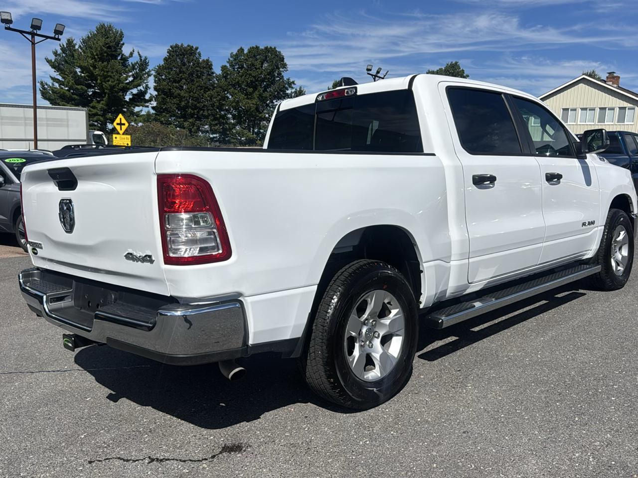 RAM 1500 Big Horn 4x4 Crew Cab 5'7" Box 2023