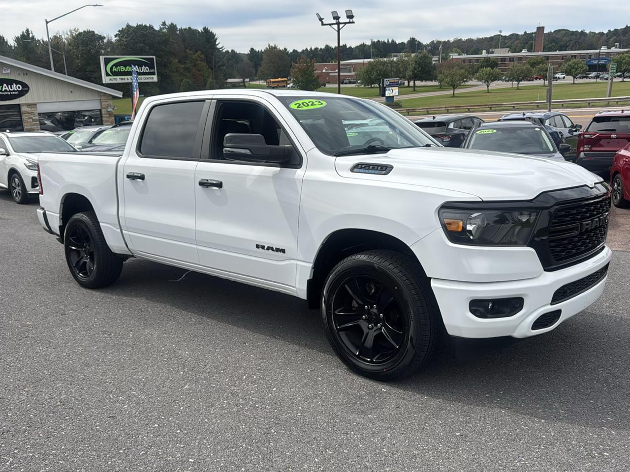 RAM 1500 Big Horn 4x4 Crew Cab 5'7" Box 2023