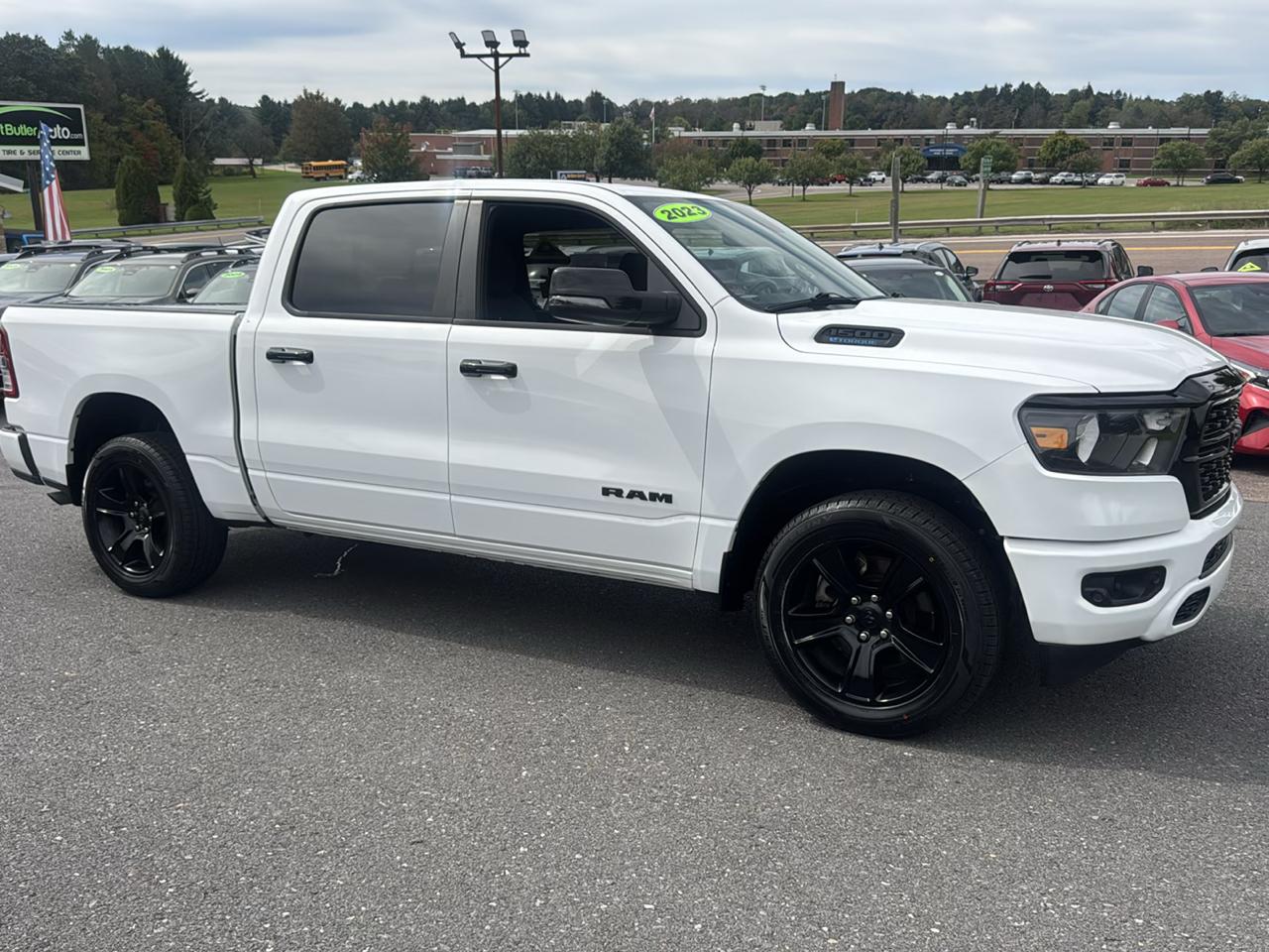 RAM 1500 Big Horn 4x4 Crew Cab 5'7" Box 2023