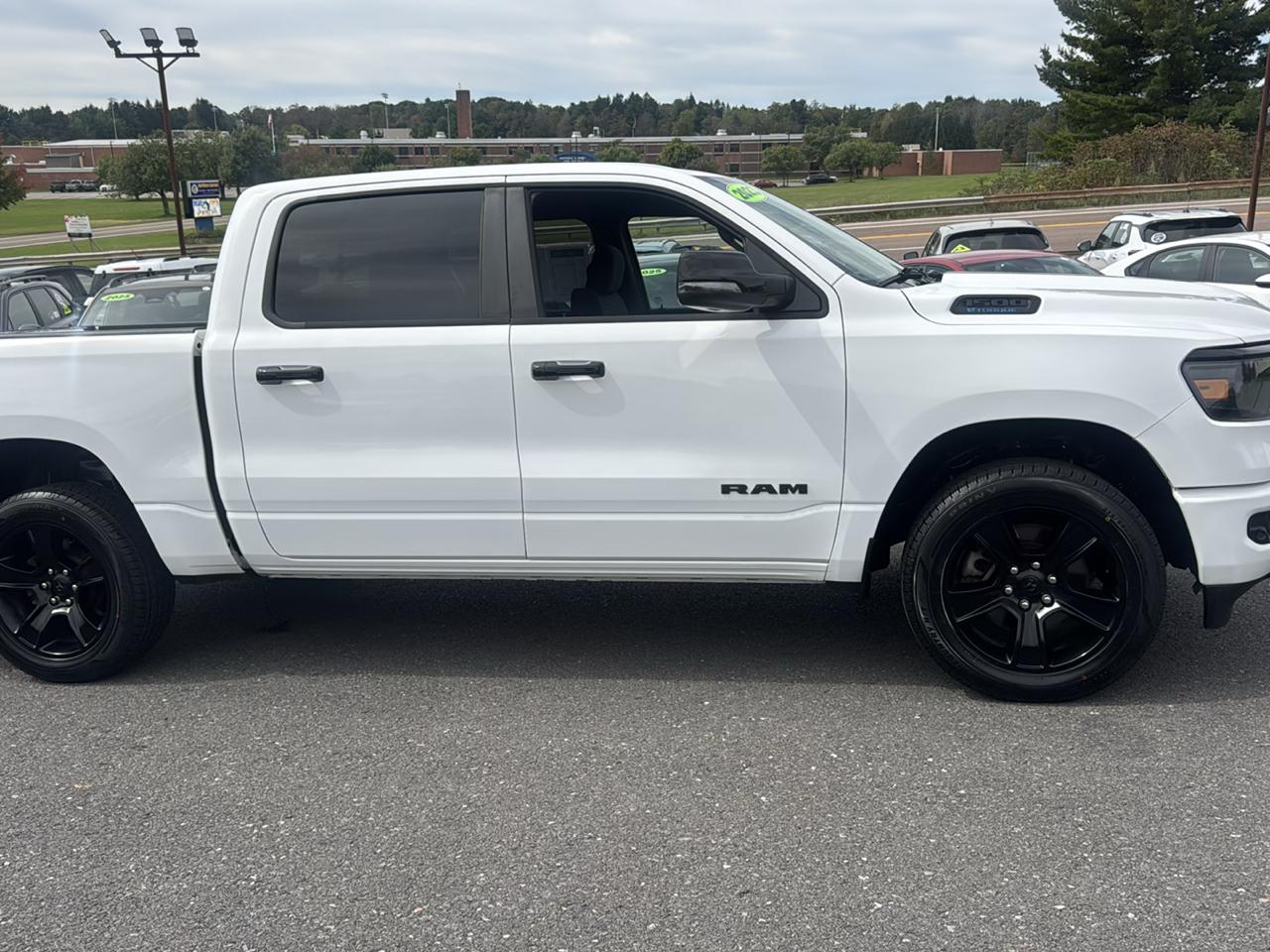 RAM 1500 Big Horn 4x4 Crew Cab 5'7" Box 2023