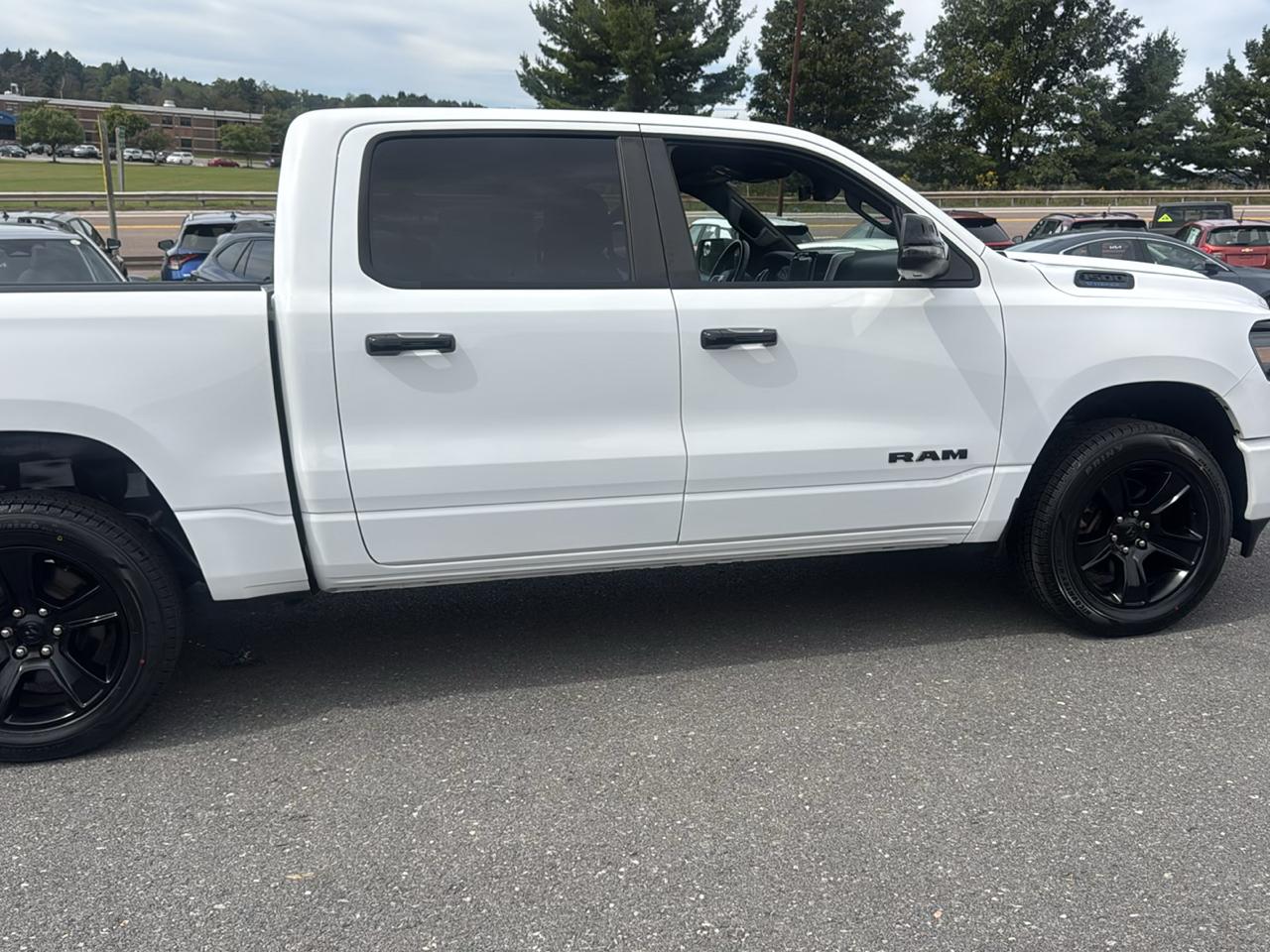 RAM 1500 Big Horn 4x4 Crew Cab 5'7" Box 2023