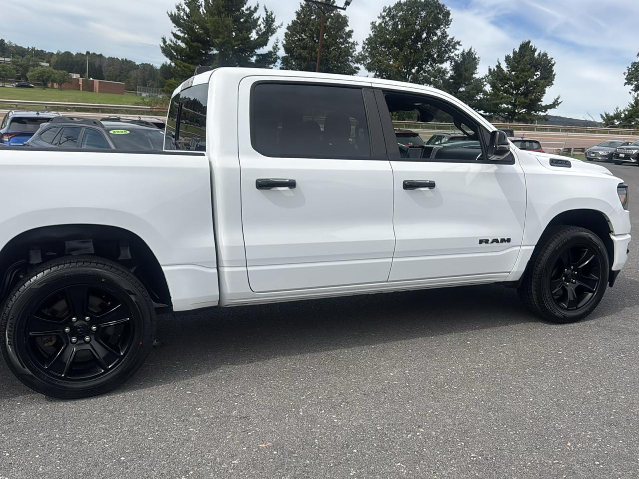 RAM 1500 Big Horn 4x4 Crew Cab 5'7" Box 2023