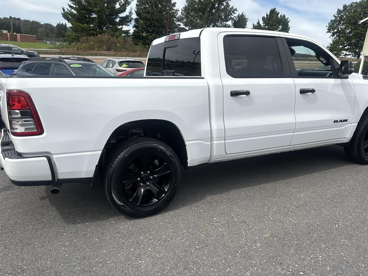 RAM 1500 Big Horn 4x4 Crew Cab 5'7" Box 2023