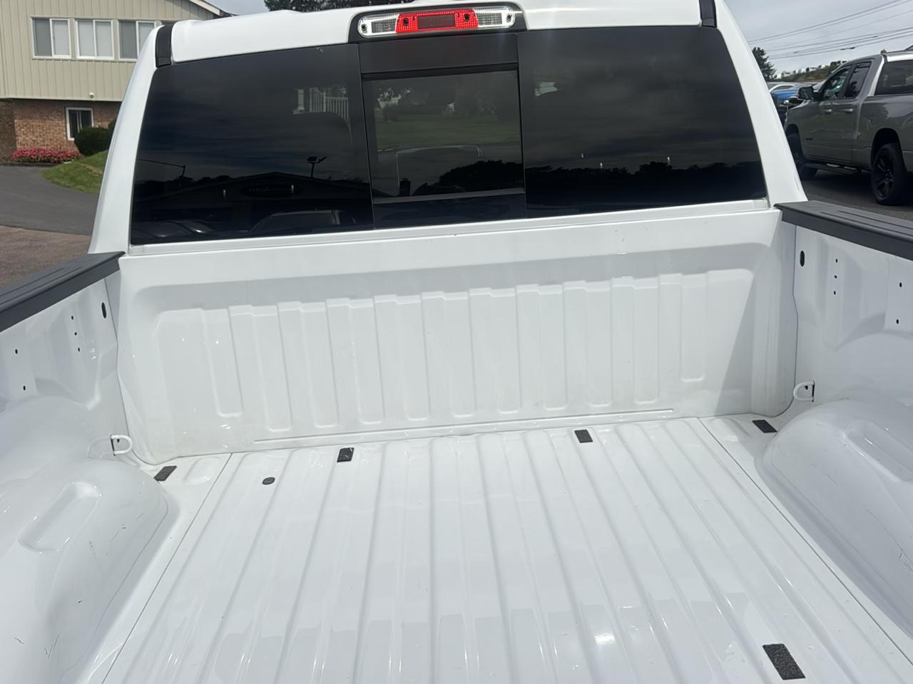 RAM 1500 Big Horn 4x4 Crew Cab 5'7" Box 2023
