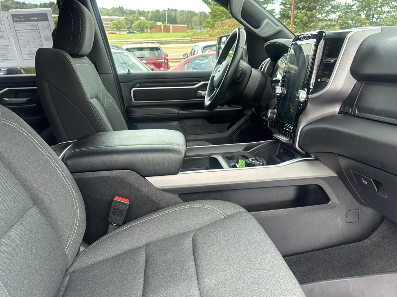 RAM 1500 Big Horn 4x4 Crew Cab 5'7" Box 2023