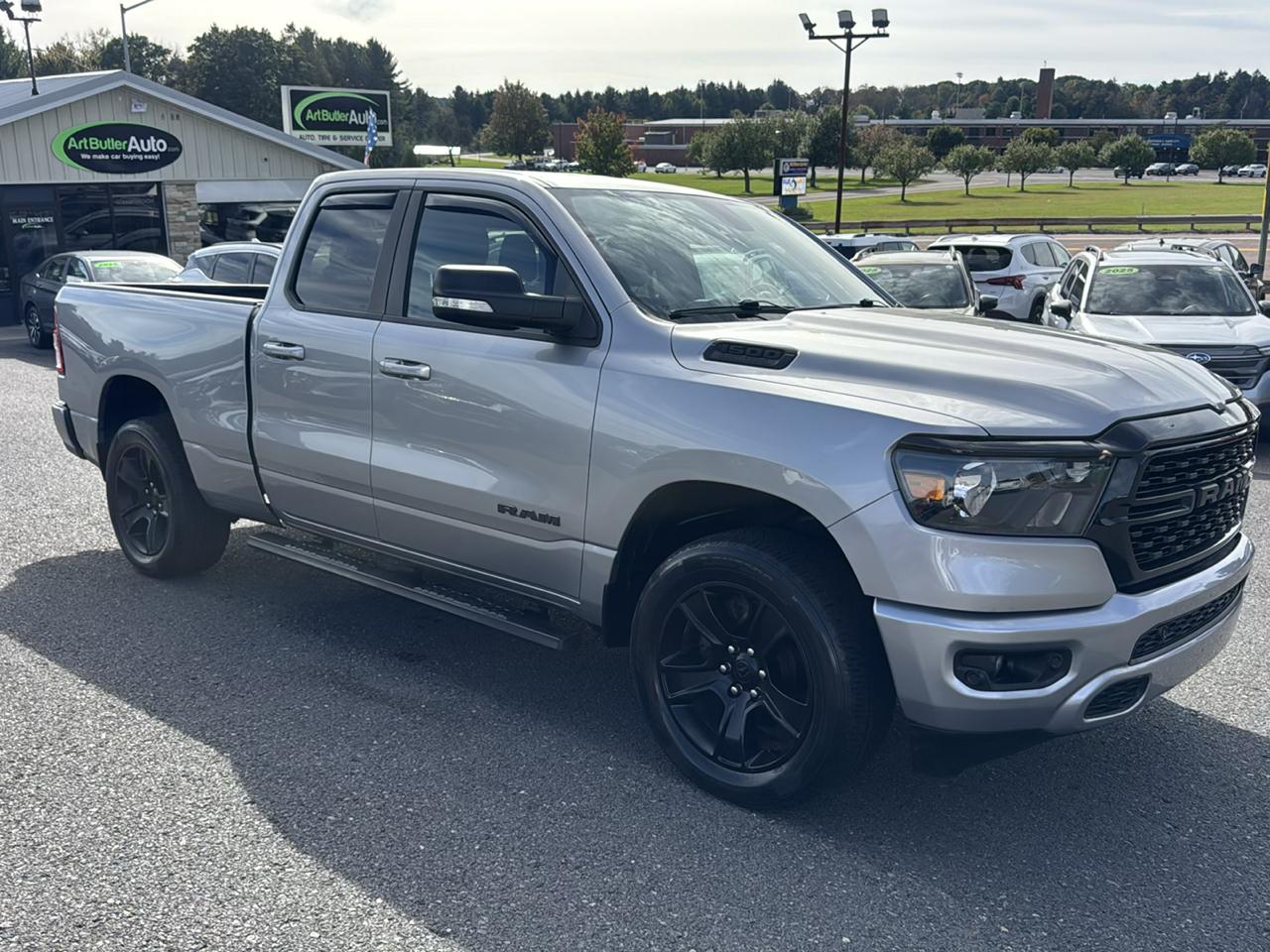 RAM 1500 Big Horn 4x4 Quad Cab 6'4" Box 2022