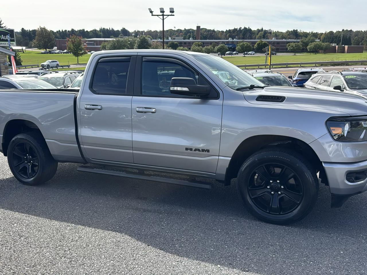 RAM 1500 Big Horn 4x4 Quad Cab 6'4" Box 2022