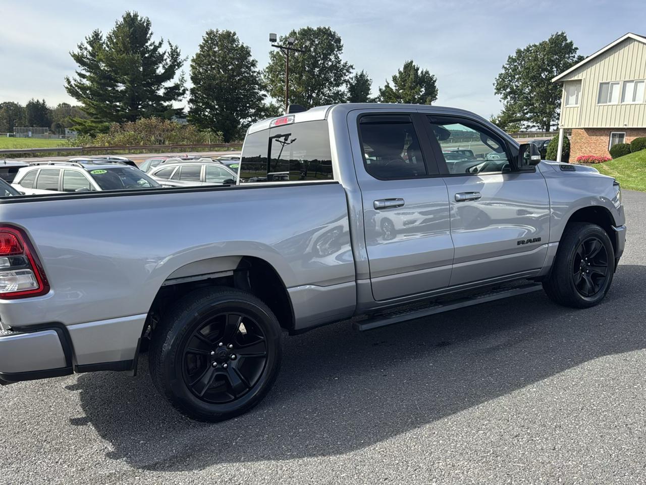 RAM 1500 Big Horn 4x4 Quad Cab 6'4" Box 2022
