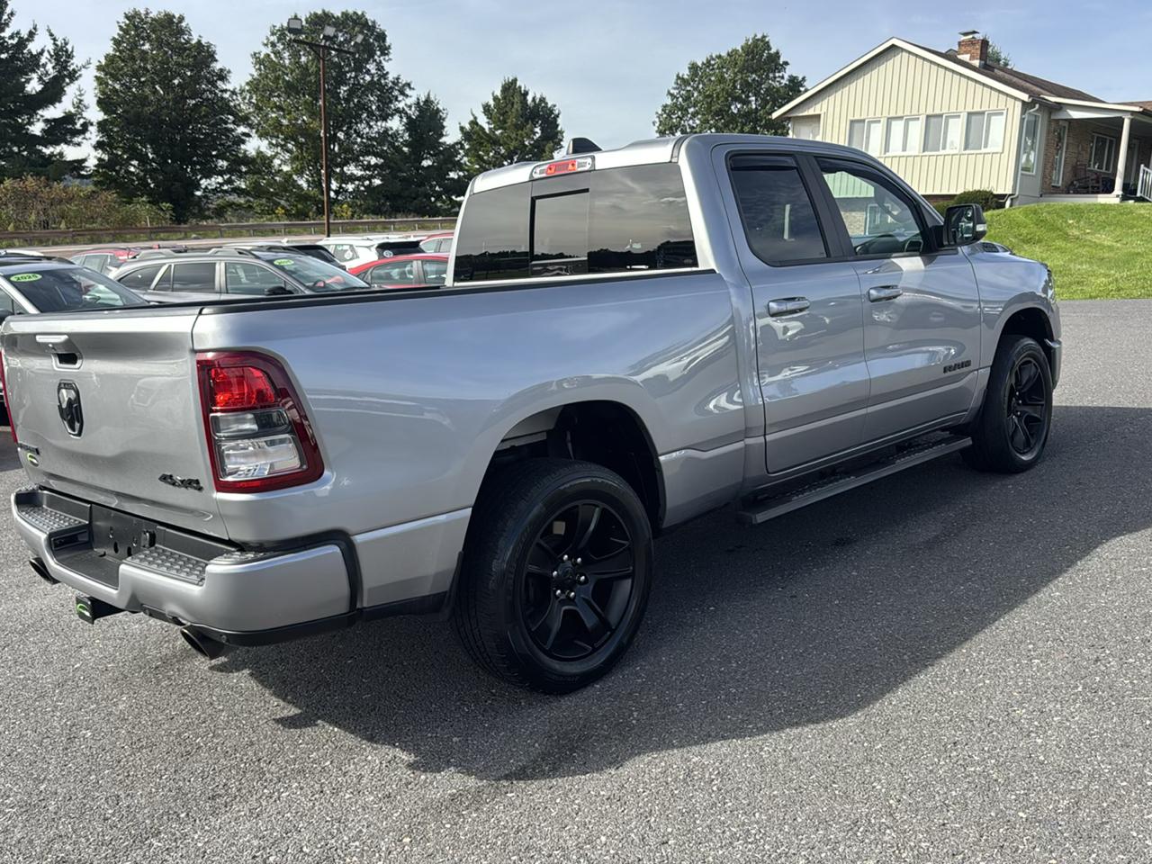 RAM 1500 Big Horn 4x4 Quad Cab 6'4" Box 2022