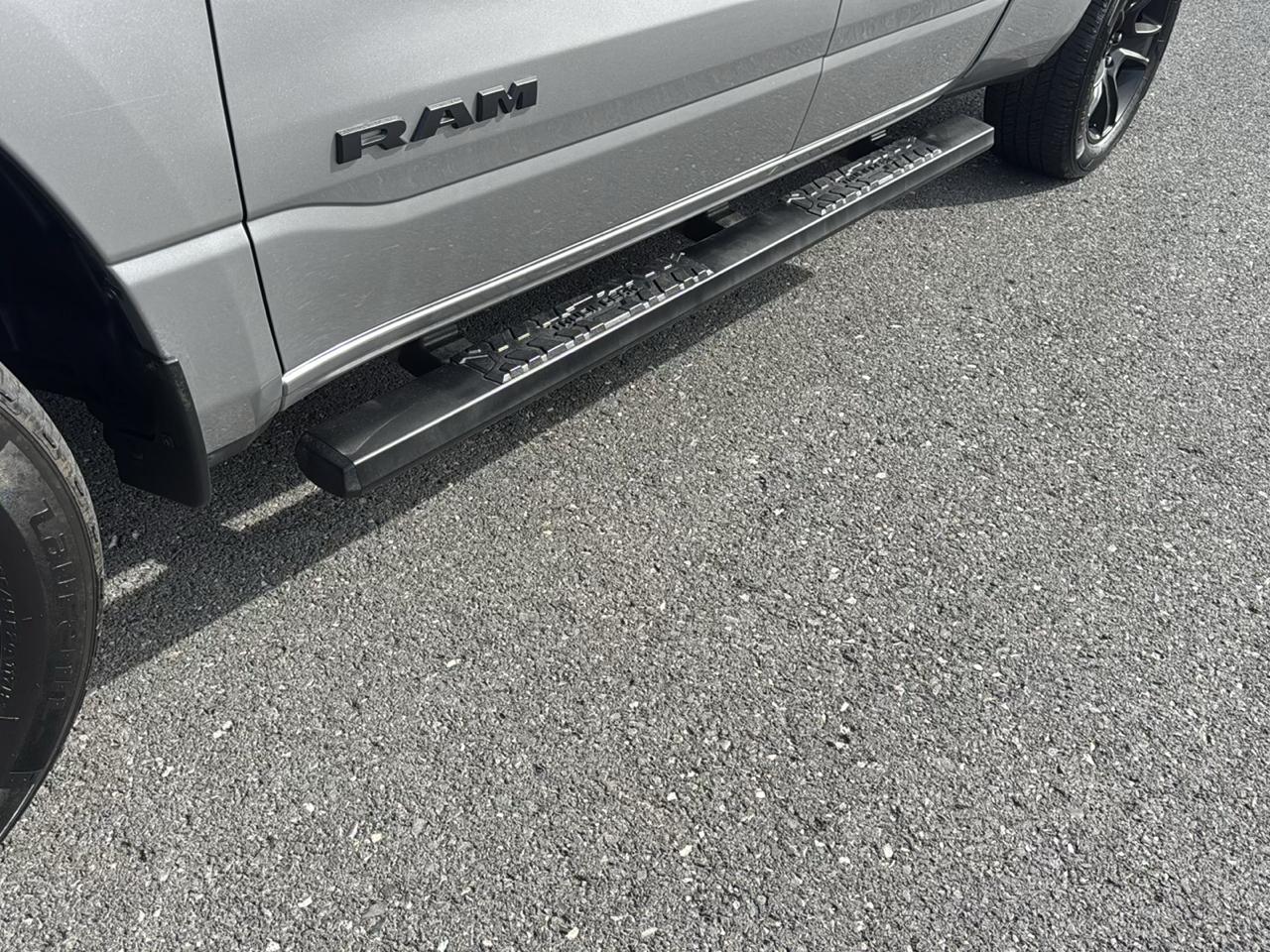 RAM 1500 Big Horn 4x4 Quad Cab 6'4" Box 2022