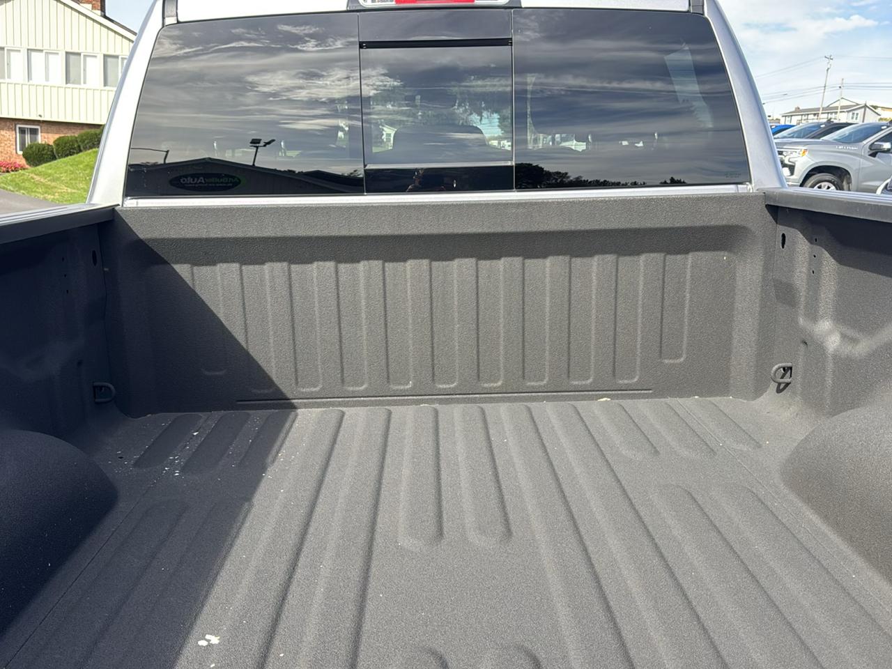 RAM 1500 Big Horn 4x4 Quad Cab 6'4" Box 2022