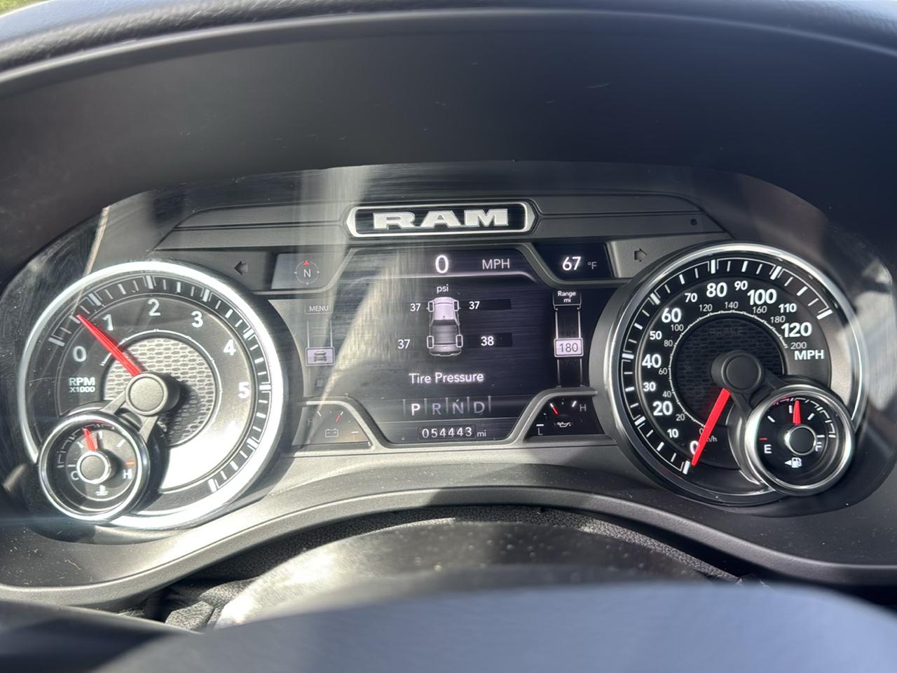 RAM 1500 Big Horn 4x4 Quad Cab 6'4" Box 2022