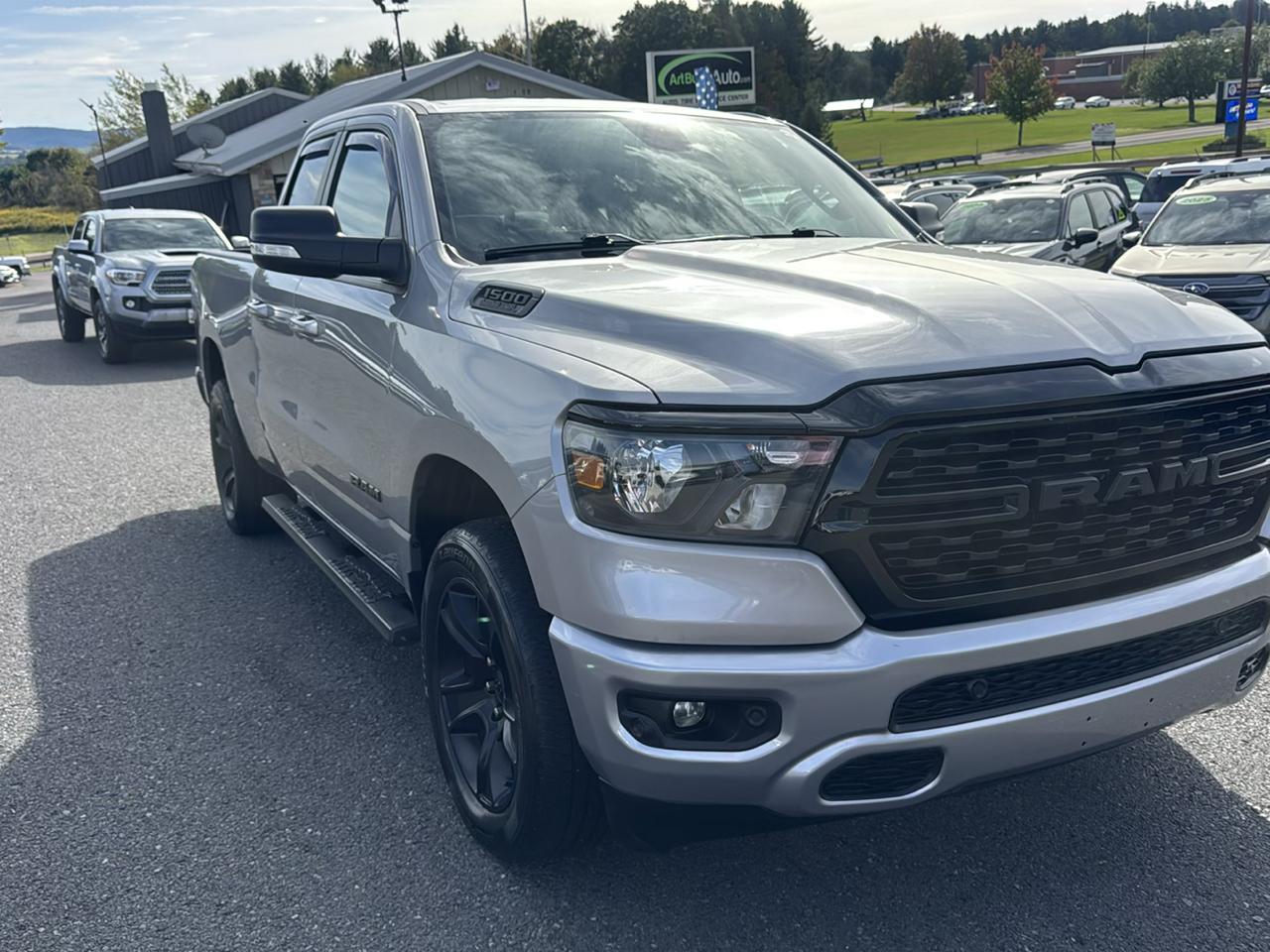RAM 1500 Big Horn 4x4 Quad Cab 6'4" Box 2022