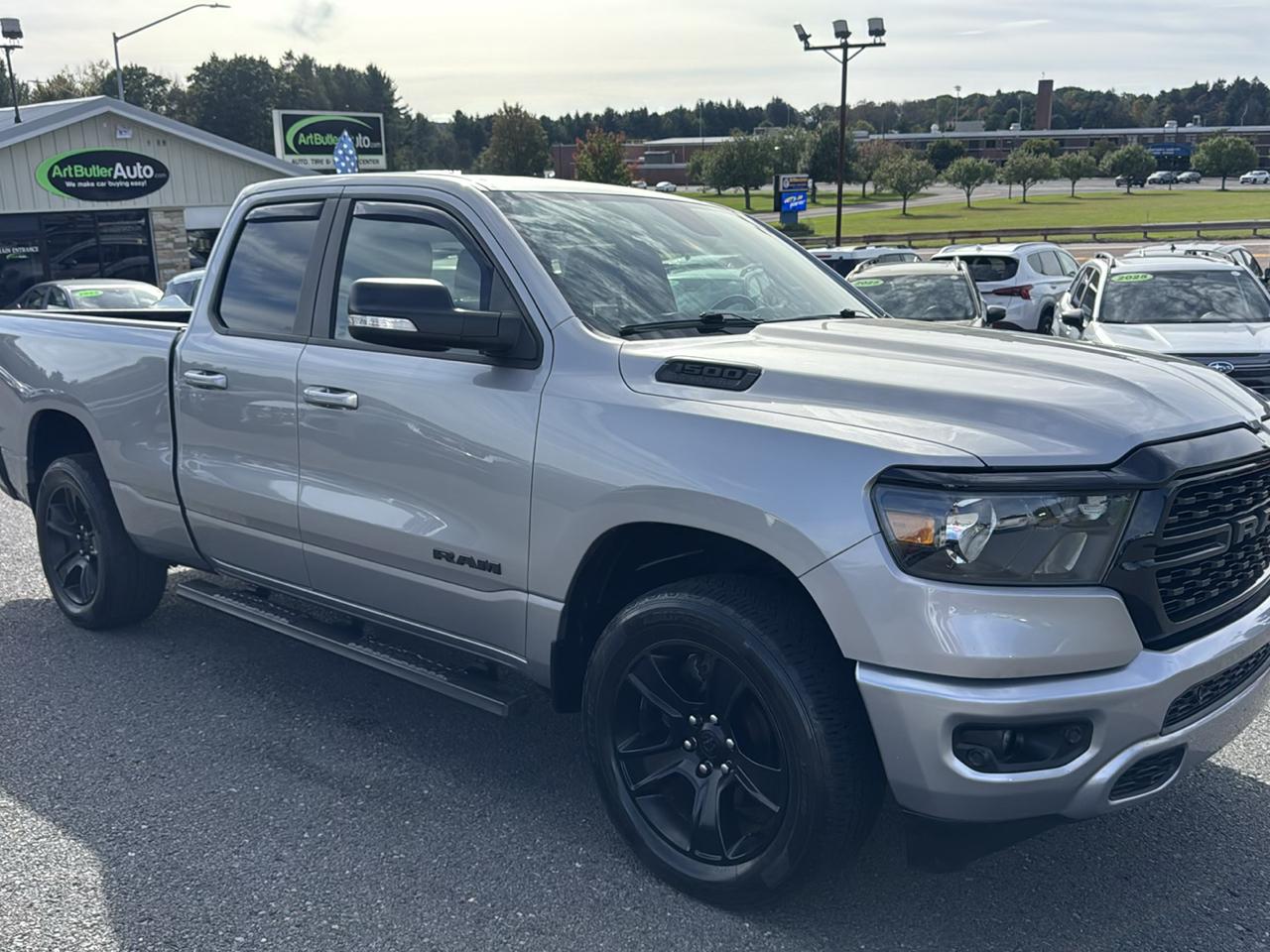 RAM 1500 Big Horn 4x4 Quad Cab 6'4" Box 2022