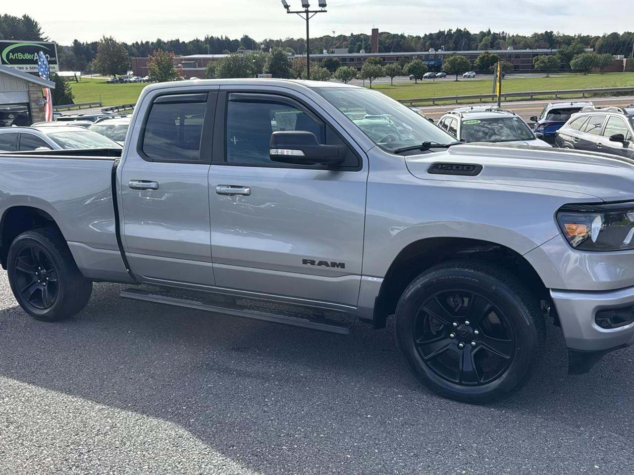 RAM 1500 Big Horn 4x4 Quad Cab 6'4" Box 2022