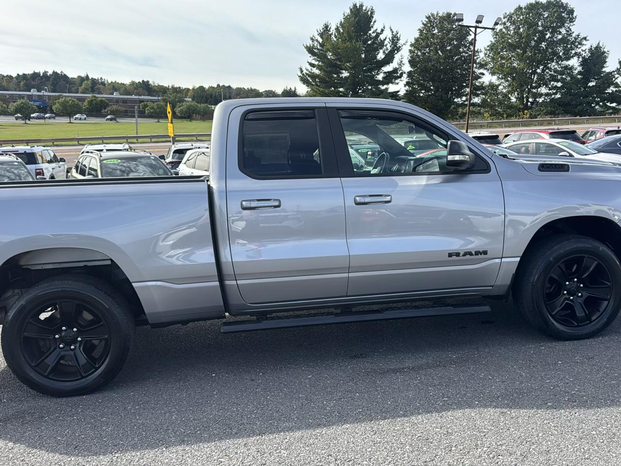 RAM 1500 Big Horn 4x4 Quad Cab 6'4" Box 2022