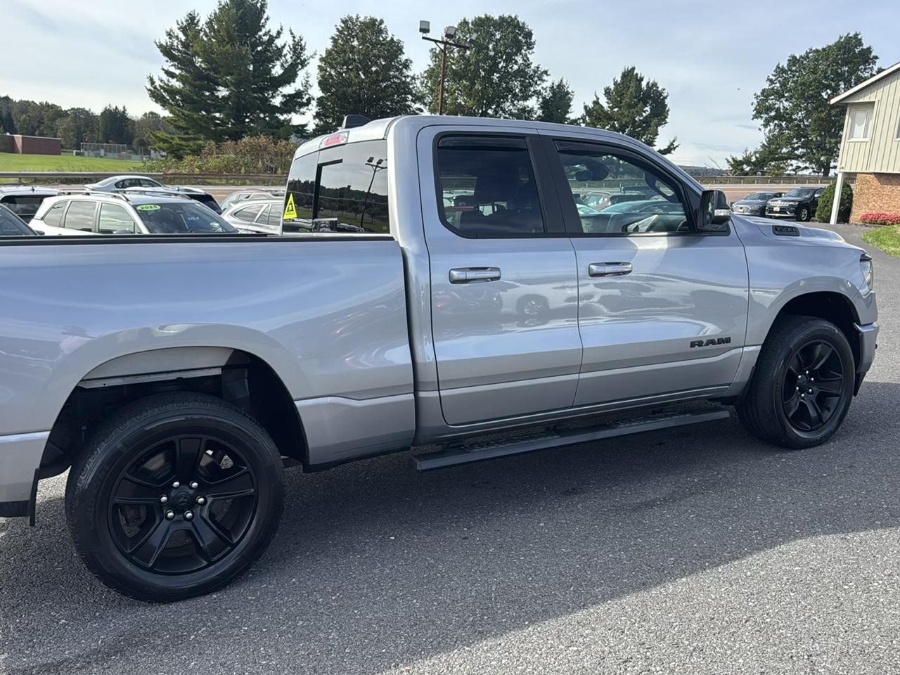 RAM 1500 Big Horn 4x4 Quad Cab 6'4" Box 2022