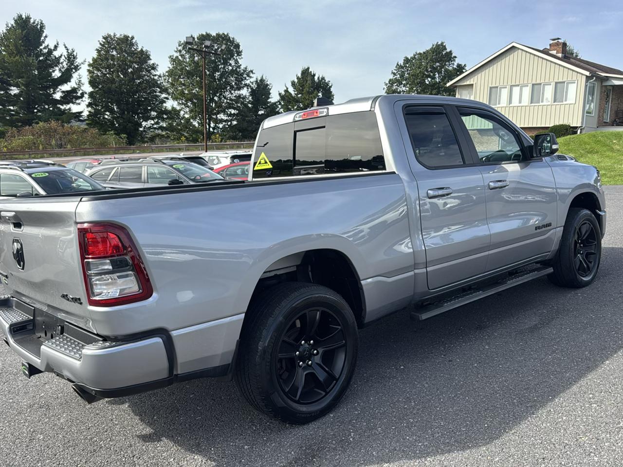 RAM 1500 Big Horn 4x4 Quad Cab 6'4" Box 2022