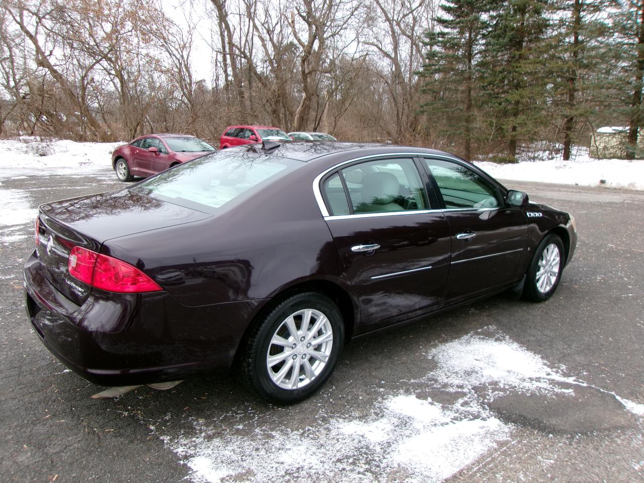 Buick Lucerne 4dr Sdn CXL 2009