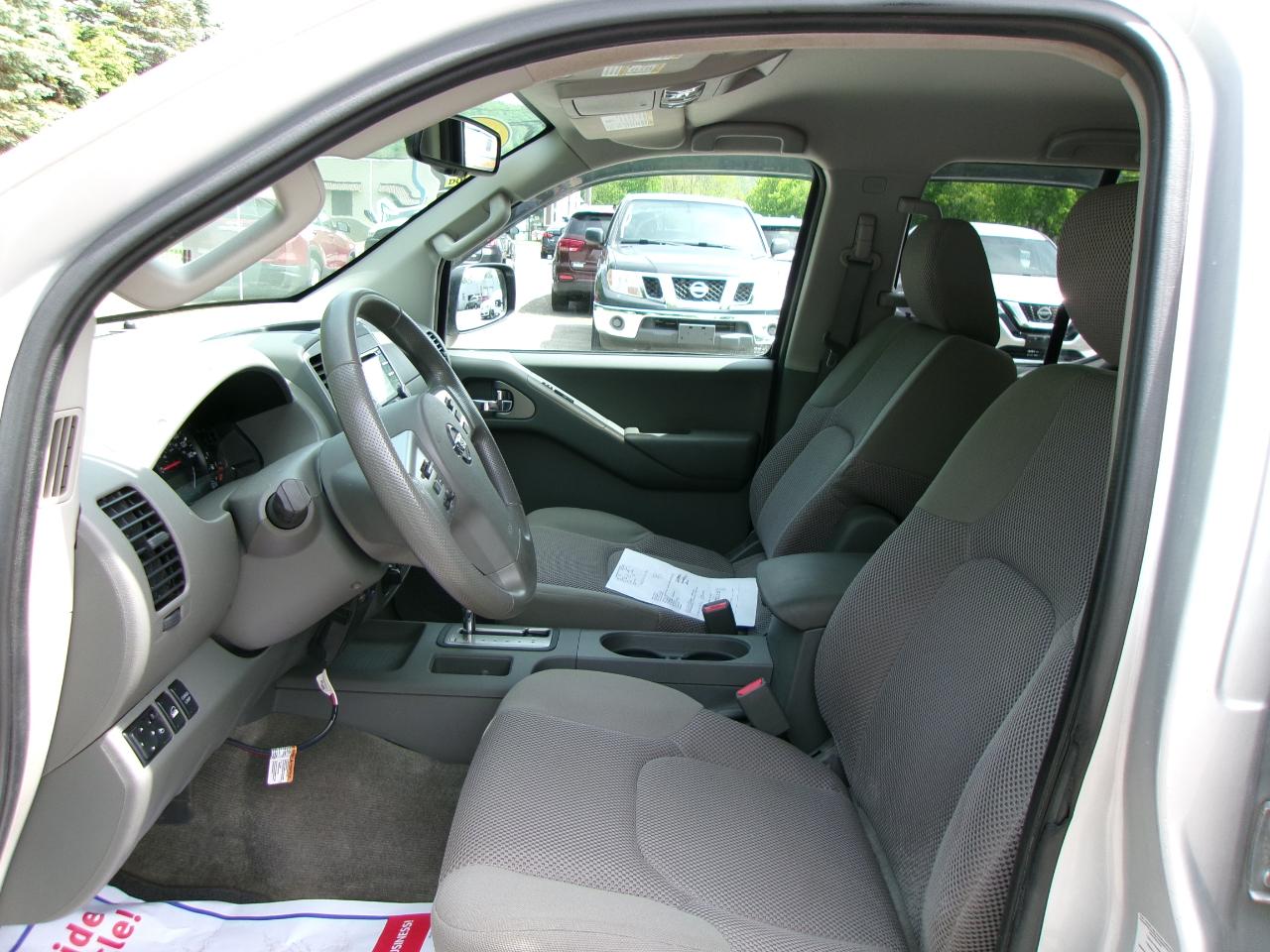 Nissan Frontier 4WD Crew Cab LWB Auto SV 2013