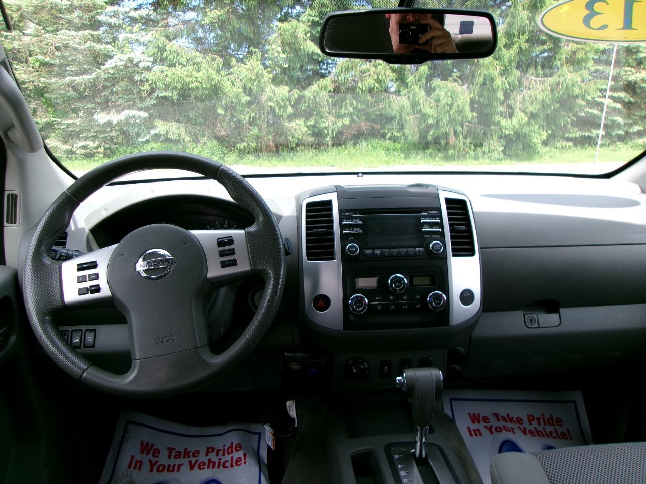 Nissan Frontier 4WD Crew Cab LWB Auto SV 2013