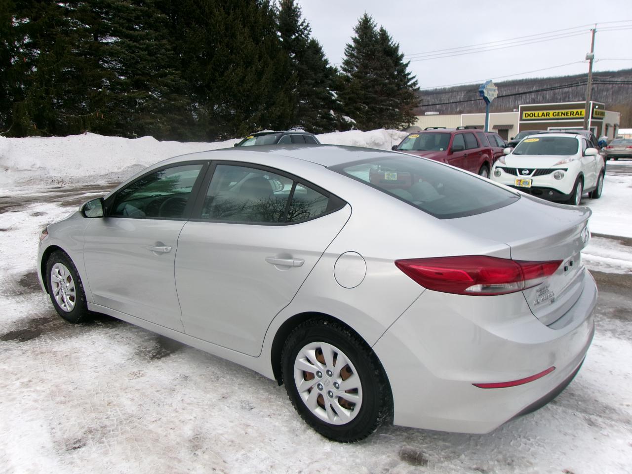 Hyundai Elantra SE 4D Sedan at 2018