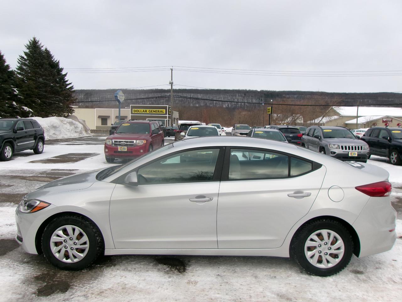 Hyundai Elantra SE 4D Sedan at 2018