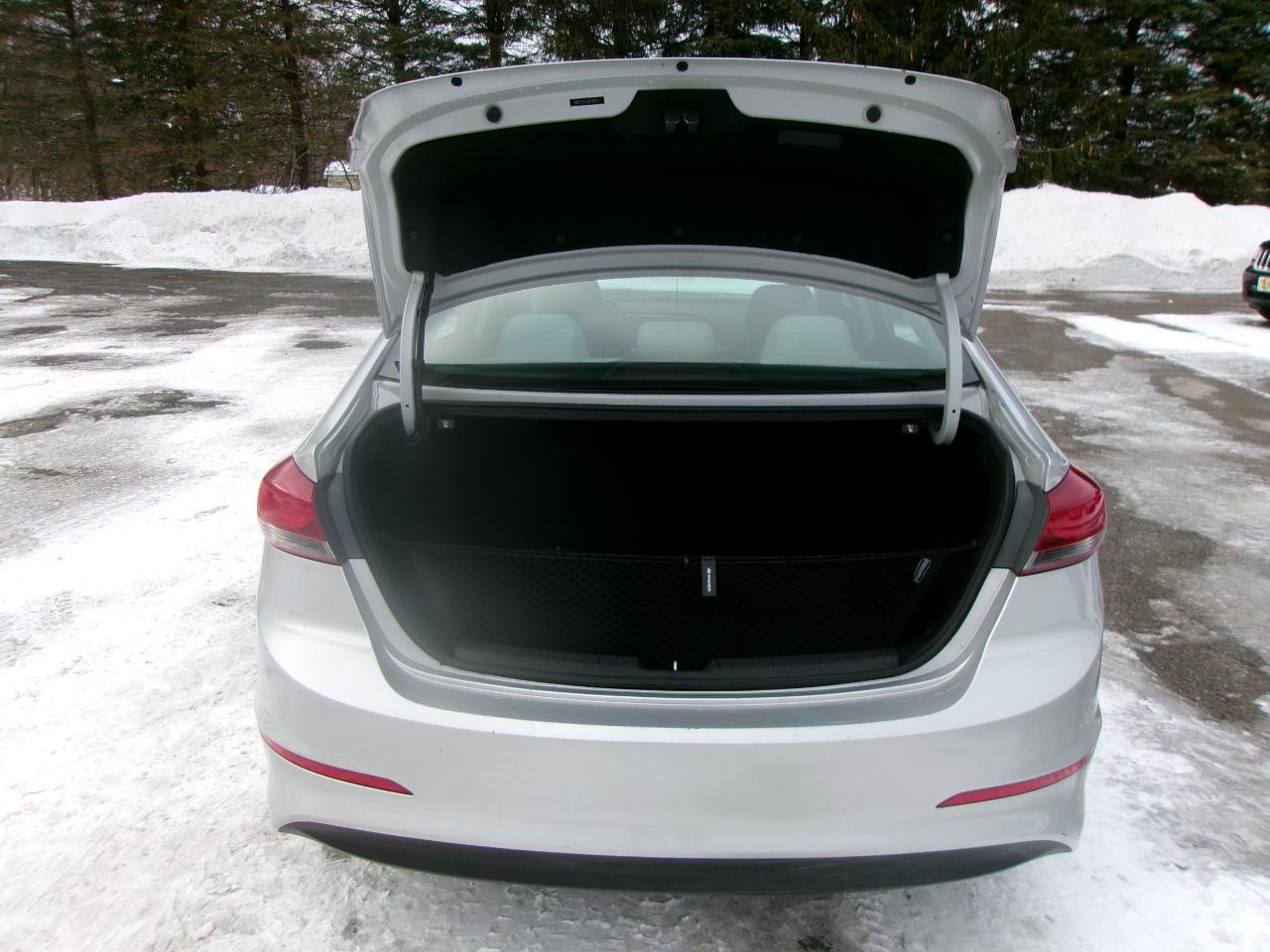 Hyundai Elantra SE 4D Sedan at 2018