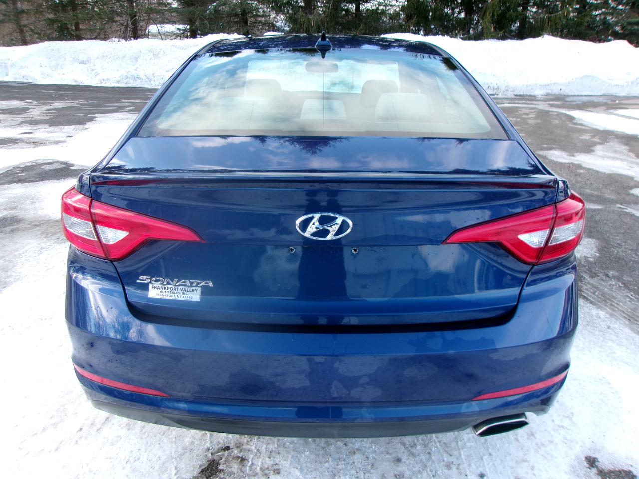 Hyundai Sonata SE 4D Sedan 2.4 2015
