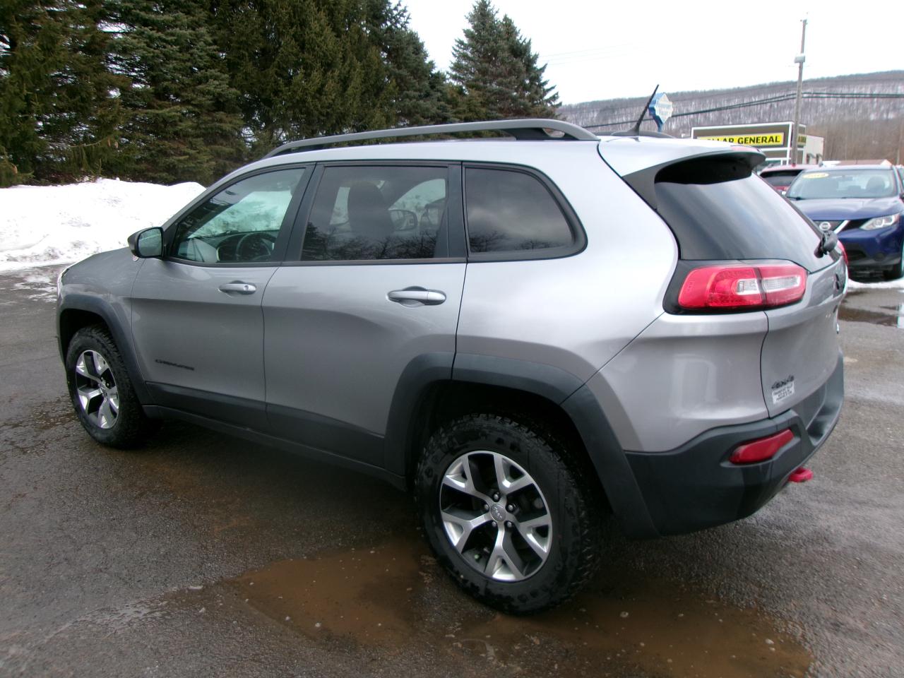 Jeep Cherokee Trailhawk 4D SUV 4WD 2015