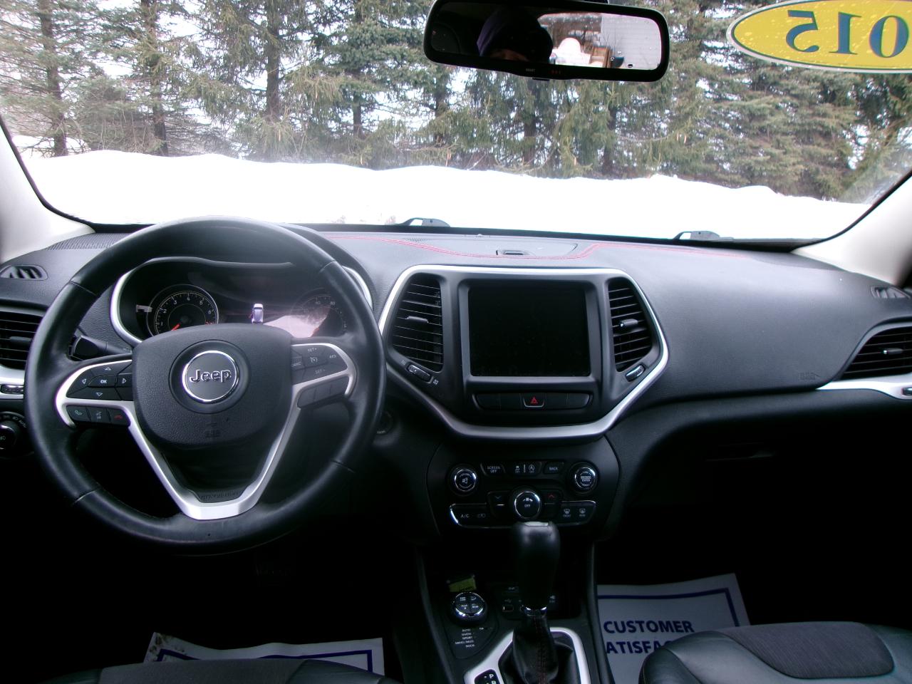 Jeep Cherokee Trailhawk 4D SUV 4WD 2015