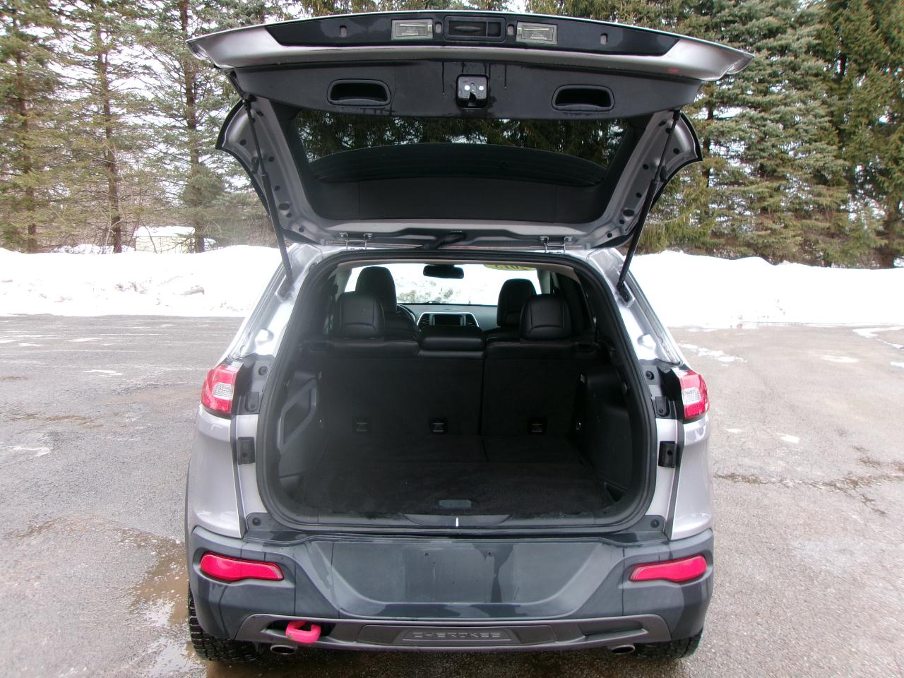 Jeep Cherokee Trailhawk 4D SUV 4WD 2015