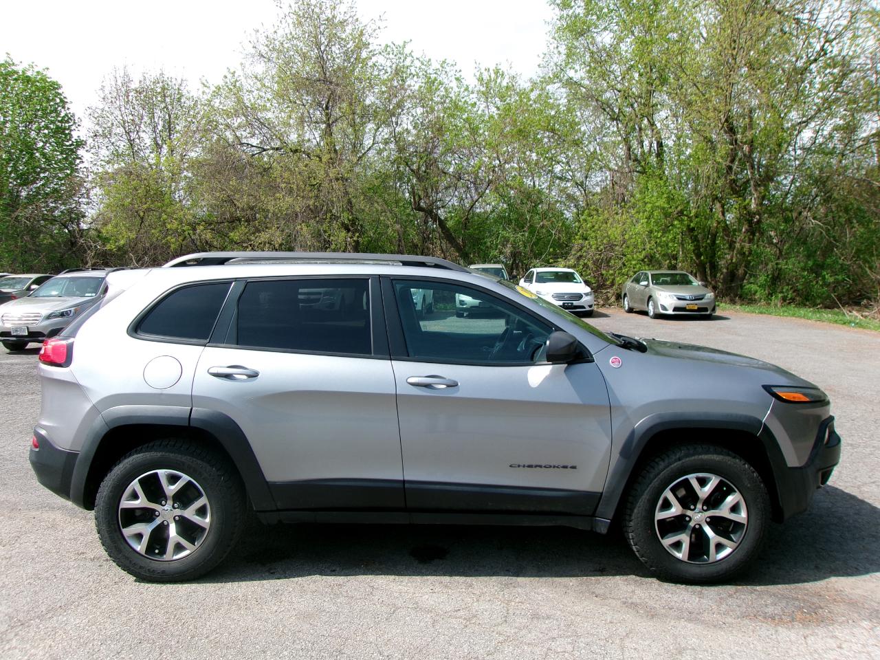 Jeep Cherokee Trailhawk 4D SUV 4WD 2015