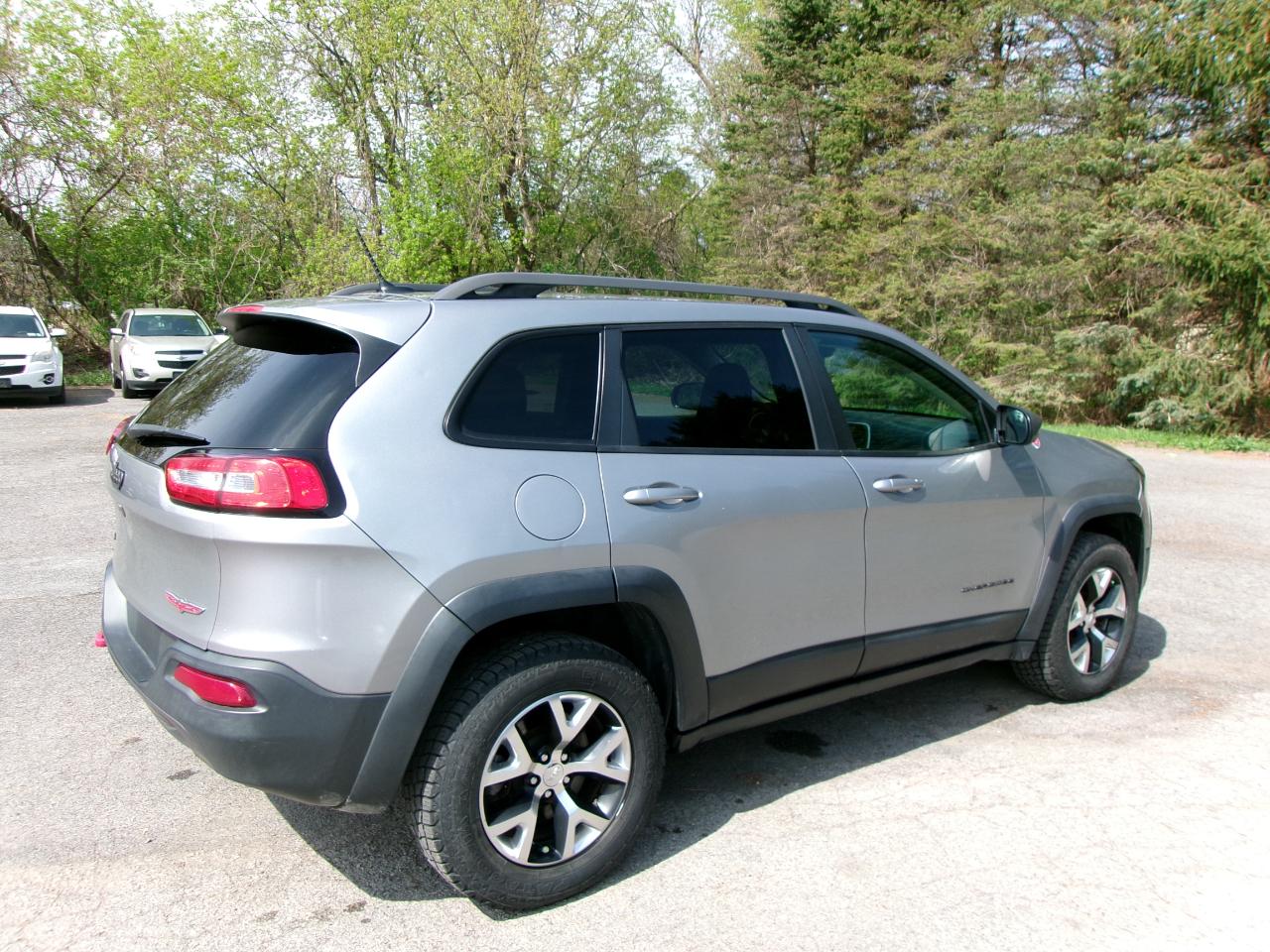 Jeep Cherokee Trailhawk 4D SUV 4WD 2015