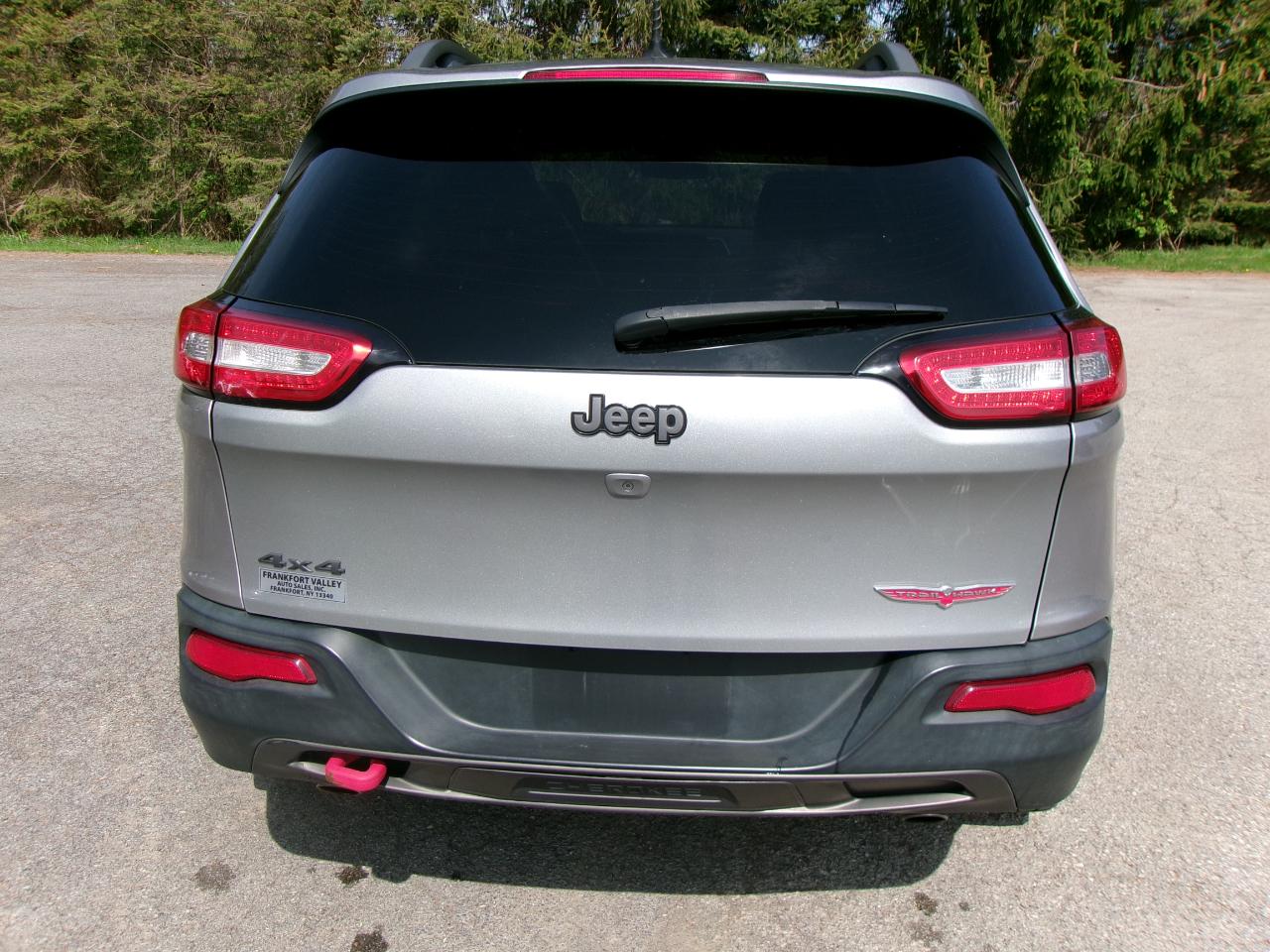 Jeep Cherokee Trailhawk 4D SUV 4WD 2015