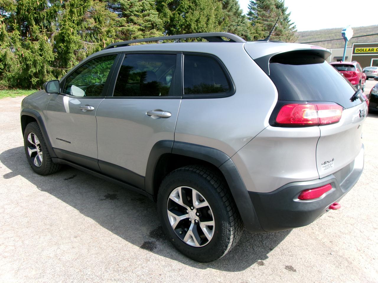 Jeep Cherokee Trailhawk 4D SUV 4WD 2015