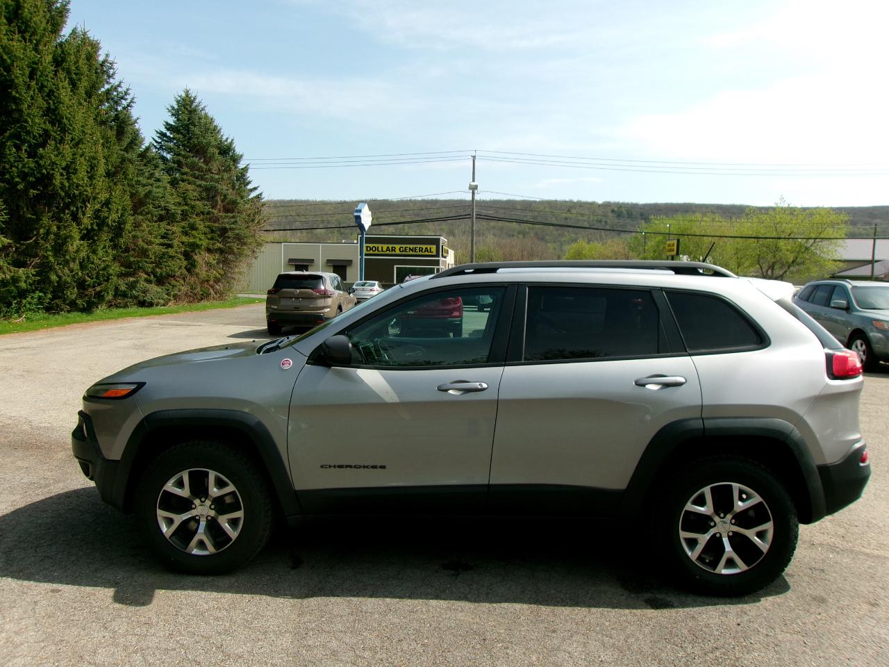 Jeep Cherokee Trailhawk 4D SUV 4WD 2015