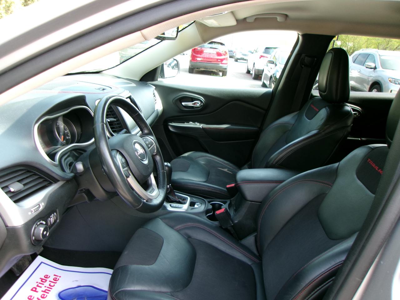 Jeep Cherokee Trailhawk 4D SUV 4WD 2015