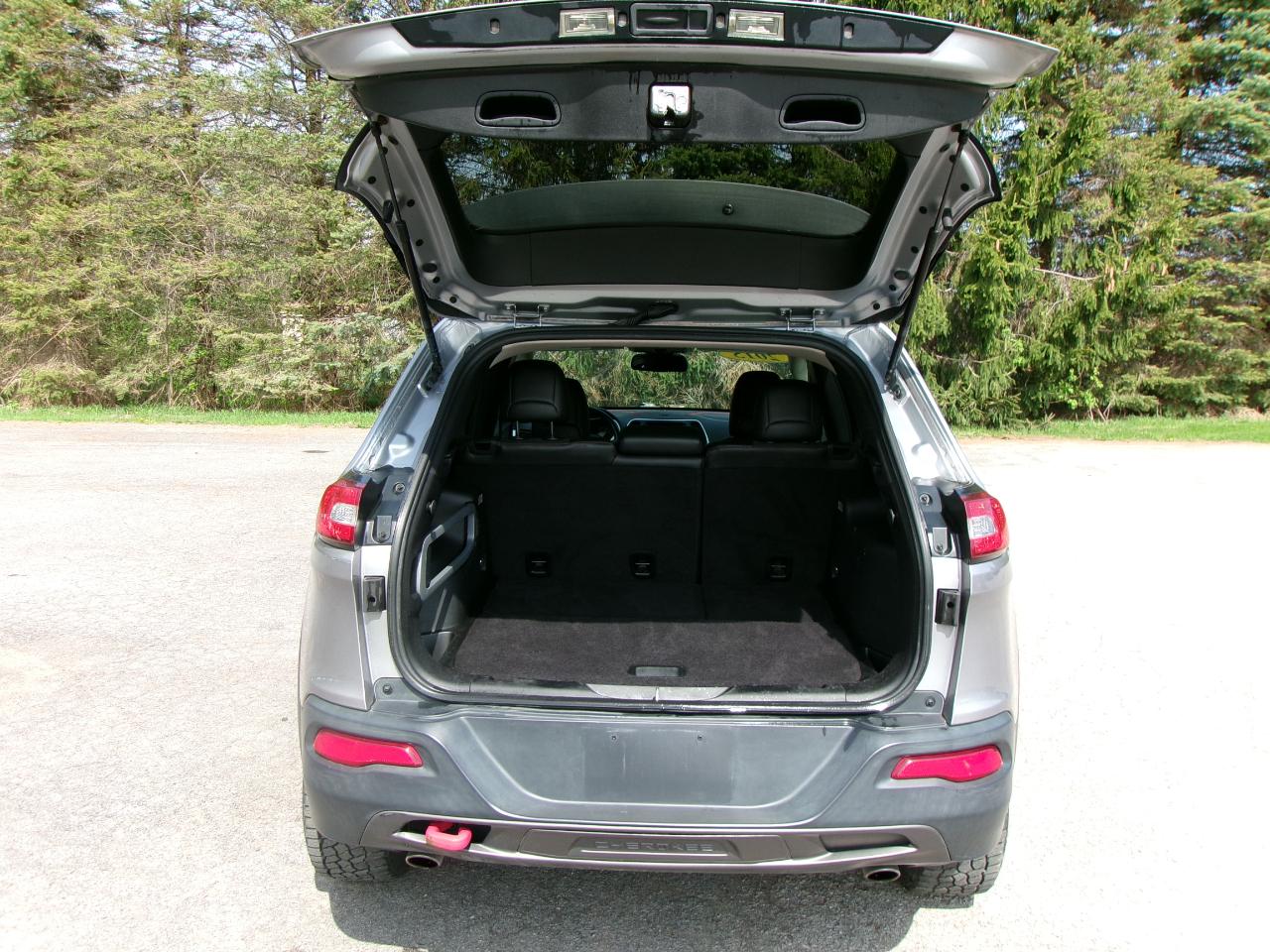 Jeep Cherokee Trailhawk 4D SUV 4WD 2015