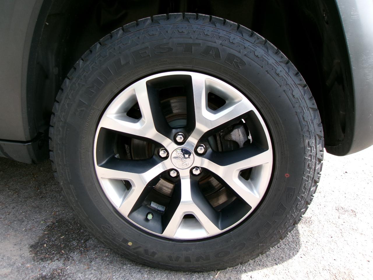 Jeep Cherokee Trailhawk 4D SUV 4WD 2015