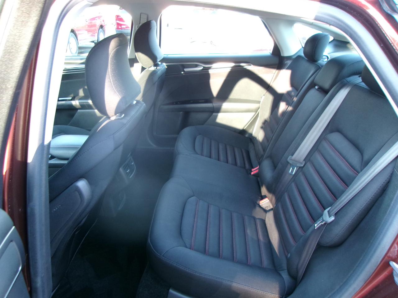 Ford Fusion SE 4D Sedan 2016