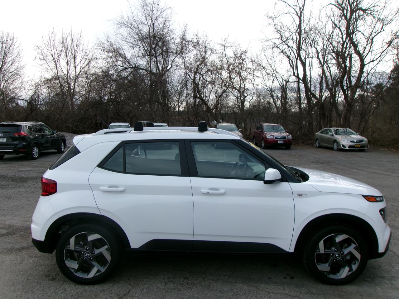 Hyundai Venue SEL 4D SUV FWD at 2024