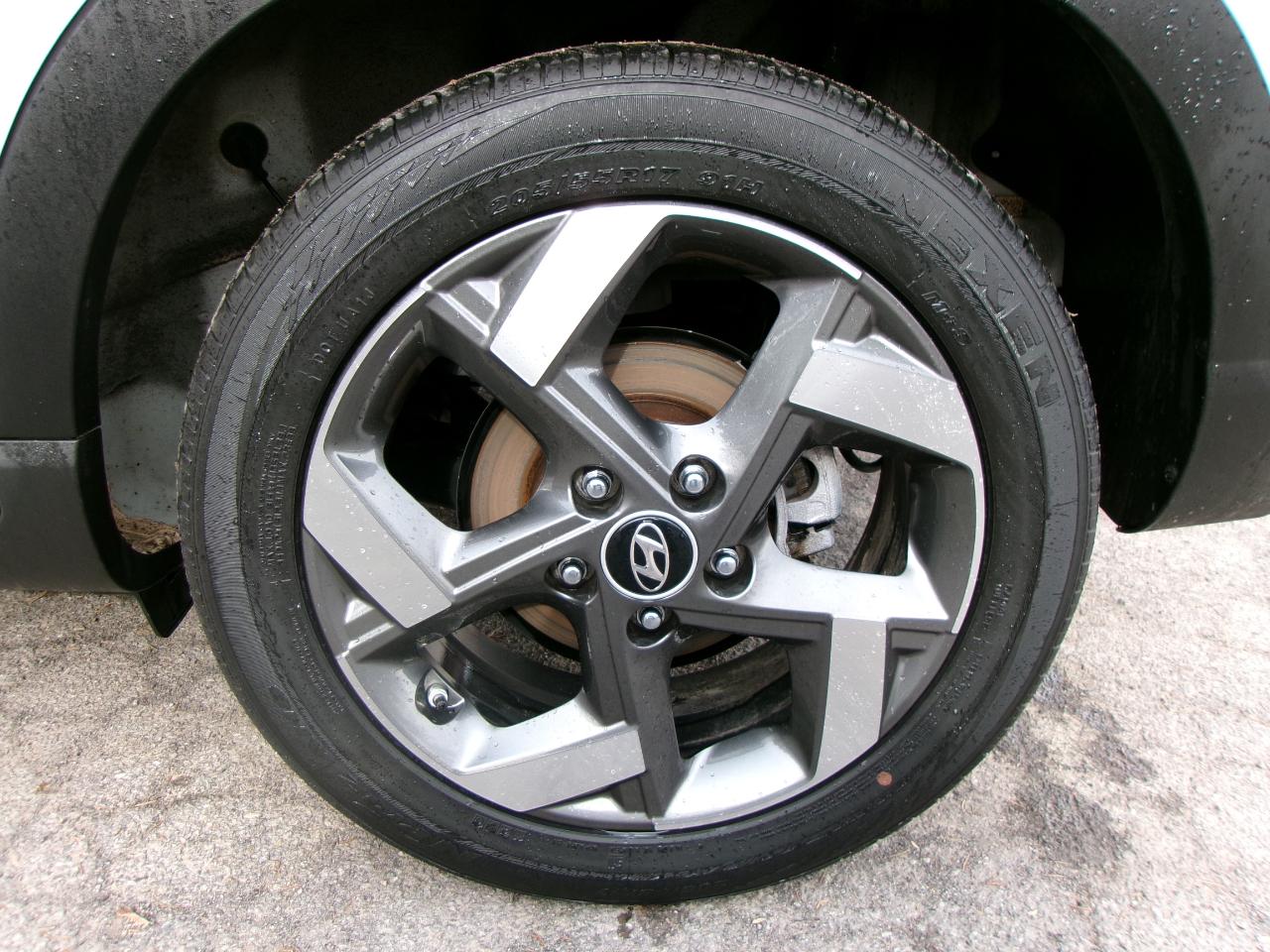 Hyundai Venue SEL 4D SUV FWD at 2024