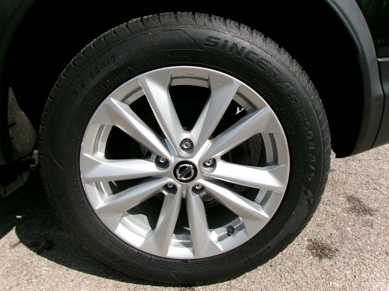 Nissan Rogue Sport SV 4D SUV AWD 2019