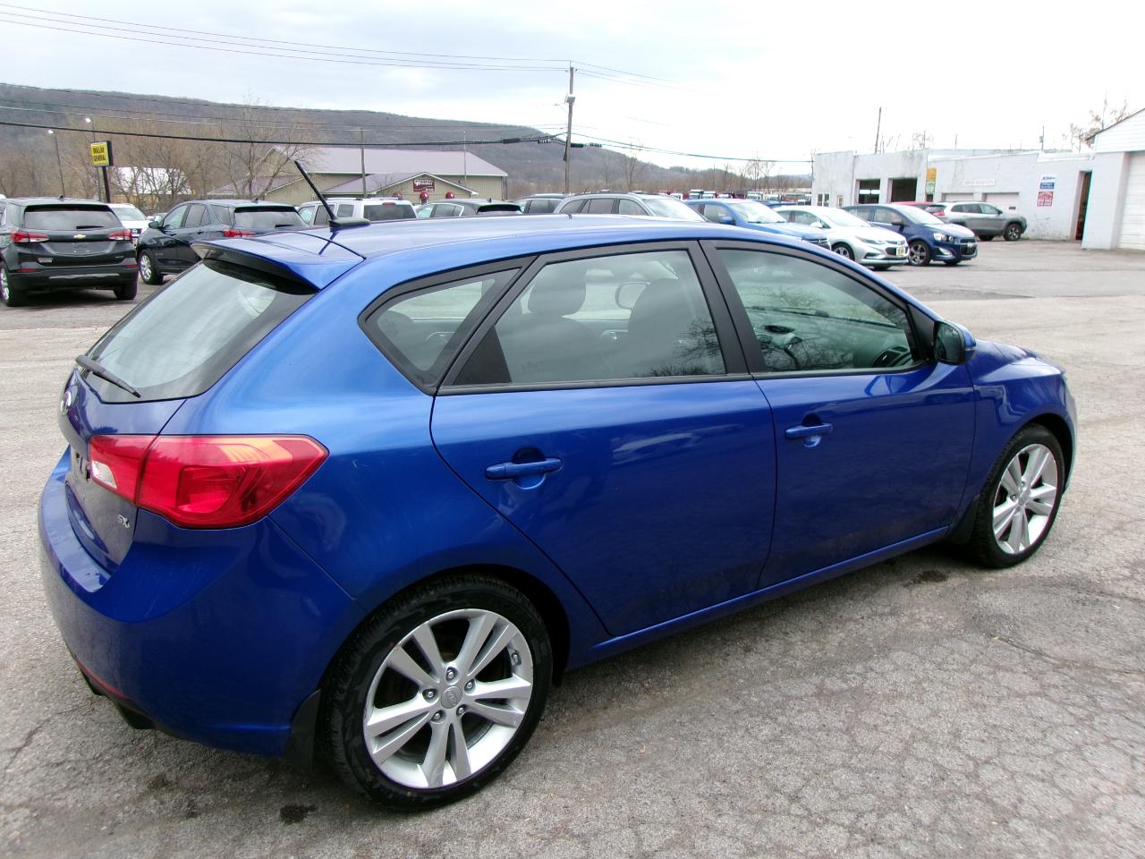 Kia Forte SX 5D Hatchback 2011